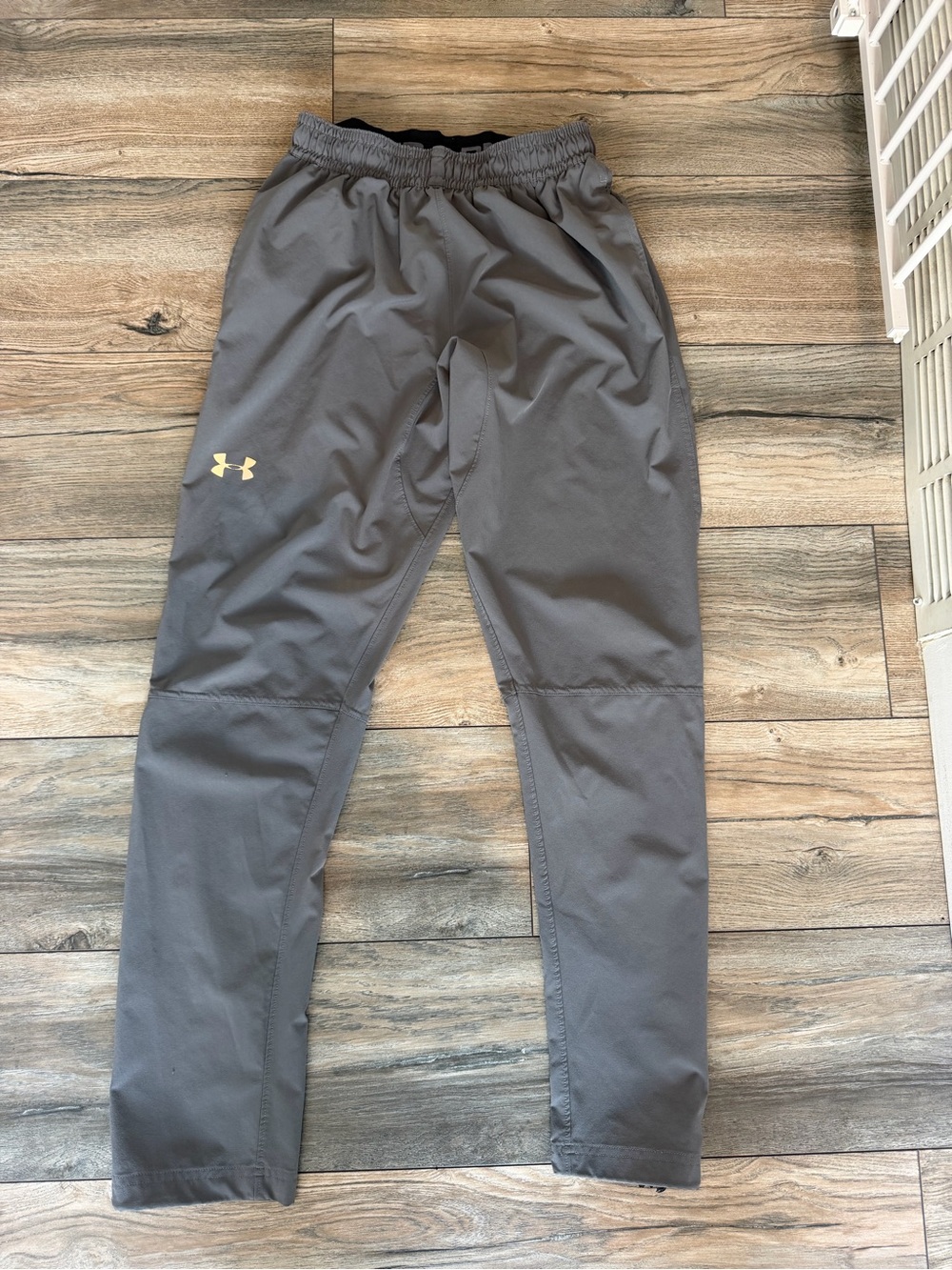 Fitted Under Armour Men's Gray Performance Joggers with Logo